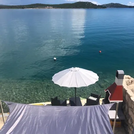 Apartment Copacabljaja Seafront Apartment, 7M From The Sea *