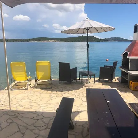 Copacabljaja Seafront Apartment, 7M From The Sea Apartment *
