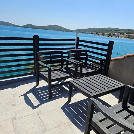 Apartment Copacabljaja Seafront Apartment, 7M From The Sea *