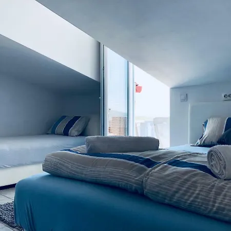 Copacabljaja Seafront Apartment, 7M From The Sea Апартаменты