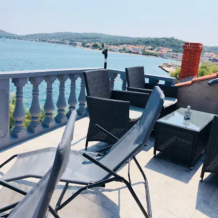 Copacabljaja Seafront Apartment, 7M From The Sea Apartment *