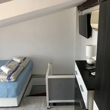 Copacabljaja Seafront Apartment, 7M From The Sea Апартаменты Бетина