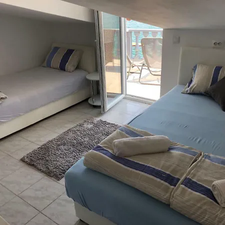 Copacabljaja Seafront Apartment, 7M From The Sea Apartment