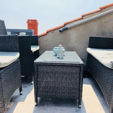 Apartment Copacabljaja Seafront Apartment, 7M From The Sea *