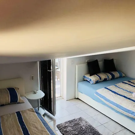 Apartment Copacabljaja Seafront Apartment, 7M From The Sea *
